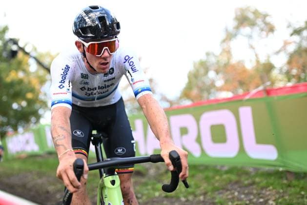 Belgian Thibau Nys pictured in action during the elite men race of the Rapencross cyclocross in Lokeren, the second race (out of 8) of the X2O Badkamers Trophy, Sunday 02 November 2025. DAVIDxPINTENS  x138725691x