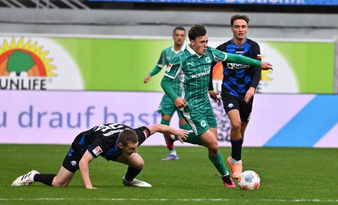 02 11 2025 Soccer Season 2025 2026 2 Soccer Bundesliga 11 Matchday SC Paderborn 07 SCP SpVgg Greuther Fürth SGF Kleeblatt Sportfoto Zink xwoxzix DFL regulations prohibit any use of photographs as image sequences and or quasi video only for editorial use Tjark Scheller 25, SC Paderborn 07 Lukas Reich 2, SpVgg Greuther Fürth