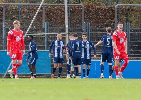 Soccer, Men, Season 2025 2026, Regionalliga Nordost 14 Matchday , Hertha BSC II Hallescher FC, f l Boris Mamuzah Lum Hertha II , Änis Ben Hatira Hertha II , Peter Pekarik Hertha II , Joel Richter Hertha II , Janne Berner Hertha II , Mathis Bruns Hertha II , Celebration after goal to 1 0, 02 11 2025, Copyright: xSebastianxRäppold MatthiasxKochx