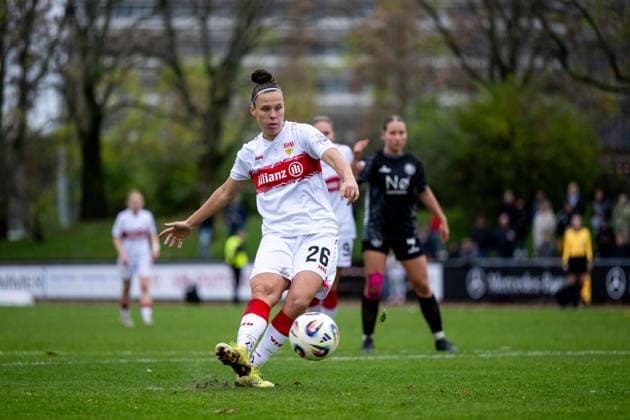 Nicole Billa VfB Stuttgart, 26 scores the goal for 3 1 from the penalty spot, GER, VfB Stuttgart vs VfR SW Warbeyen, Soccer, Women, 2 Bundesliga, Matchday 9, Season 2025 2026, 02 11 2025 GER, VfB Stuttgart vs VfR SW Warbeyen, Soccer, Women, 2 Bundesliga, Matchday 9, Season 2025 2026, 02 11 2025 Bad Cannstatt Copyright: xEibner-Pressefoto Memmlerx EP_MMR