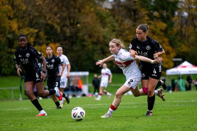 Linette Hofmann VfB Stuttgart, 02 in duel with Isa Warps VfR Warbeyen, 04 , GER, VfB Stuttgart vs VfR SW Warbeyen, Soccer, Women, 2 Bundesliga, Matchday 9, Season 2025 2026, 02 11 2025 GER, VfB Stuttgart vs VfR SW Warbeyen, Soccer, Women, 2 Bundesliga, Matchday 9, Season 2025 2026, 02 11 2025 Bad Cannstatt Copyright: xEibner-Pressefoto Memmlerx EP_MMR