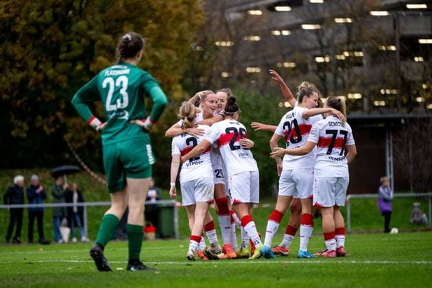 Linette Hofmann VfB Stuttgart, 02 , Meike Meßmer VfB Stuttgart, 29 , Fabienne Dongus VfB Stuttgart, 33 , Nicole Billa VfB Stuttgart, 26 , Jana Beuschlein VfB Stuttgart, 20 , Leonie Schetter VfB Stuttgart, 77 celebrate the goal for 4 1, GER, VfB Stuttgart vs VfR SW Warbeyen, Football, Women, 2 Bundesliga, Matchday 9, Season 2025 2026, 02 11 2025 GER, VfB Stuttgart vs VfR SW Warbeyen, Football, Women, 2 Bundesliga, Matchday 9, Season 2025 2026, 02 11 2025 Bad Cannstatt Copyright: xEibner-Pressefoto Memmlerx EP_MMR
