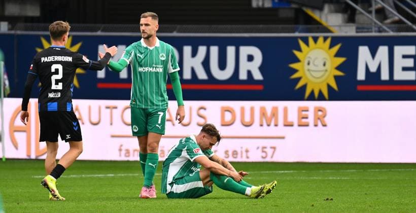 02 11 2025 Soccer Season 2025 2026 2 Soccer Bundesliga 11 Matchday SC Paderborn 07 SCP SpVgg Greuther Fürth SGF Kleeblatt Sportfoto Zink xwoxzix DFL regulations prohibit any use of photographs as image sequences and or quasi video only for editorial use Ruben Müller 2, SC Paderborn 07 Dennis Srbeny 7, SpVgg Greuther Fürth Felix Klaus 30, SpVgg Greuther Fürth disappointed Disappointment after the end of the match