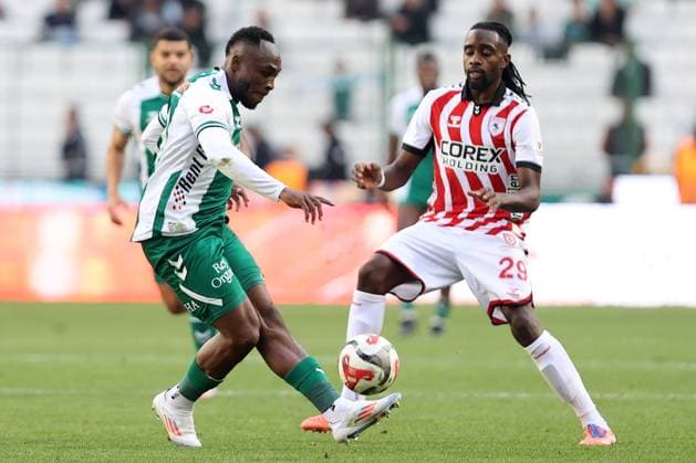 TUMOSAN Konyaspor v Samsunspor - Turkish Super Lig KONYA, TURKIYE - NOVEMBER 2: Jackson Muleka (L) of TUMOSAN Konyaspor in action against Antoine Makoumbou (29) of Samsunspor during the Turkish Super Lig week 11 football match between TUMOSAN Konyaspor and Samsunspor at Medas Konya Metropolitan Stadium in Konya, Turkiye on November 02, 2025. Serhat Cetinkaya Anadolu Konya Turkey. Editorial use only. Please get in touch for any other usage.  Copyright: x2025xAnadoluxSerhatxCetinkayax