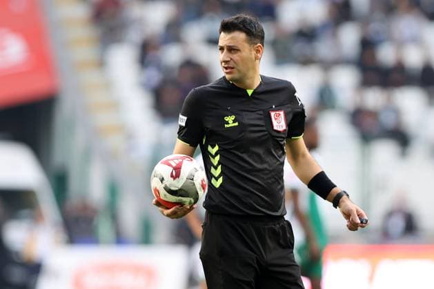 TUMOSAN Konyaspor v Samsunspor - Turkish Super Lig KONYA, TURKIYE - NOVEMBER 2: Referee Ali Sansalan leads the Turkish Super Lig week 11 football match between TUMOSAN Konyaspor and Samsunspor at Medas Konya Metropolitan Stadium in Konya, Turkiye on November 02, 2025. Serhat Cetinkaya Anadolu Konya Turkey. Editorial use only. Please get in touch for any other usage.  Copyright: x2025xAnadoluxSerhatxCetinkayax