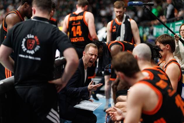 Christian Held Headcoch Rasta Vechta loudly in the timeout, Vet Concept Gladiators Trier vs Rasta Vechta, Basketball, easyCredit BBL, Matchday 6, Season 2025 2026, 02 11 2025 Vet Concept Gladiators Trier vs Rasta Vechta, Basketball, easyCredit BBL, Matchday 6, Season 2025 2026, 02 11 2025 Copyright: xEibner-Pressefoto AlexanderxNeisx EP_ANS