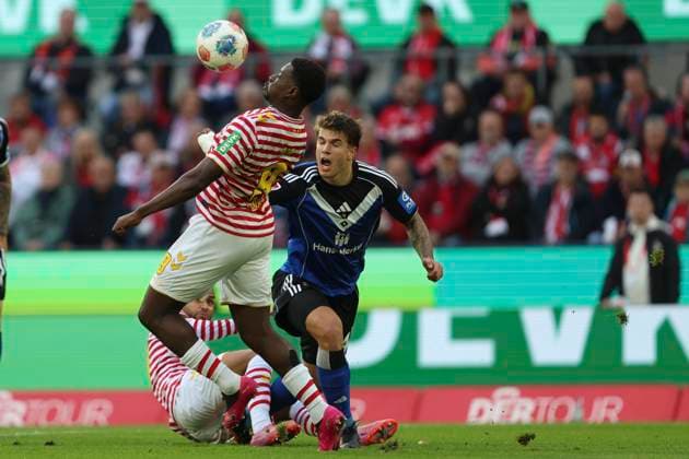 Ragnar Ache (1. FC Koeln) und Luka Vuskovic (Hamburger SV) im Zweikampf waehrend des spiels der Bundesliga zwischen 1. FC Köln und Hamburger SV, RheinEnergieSTADION am 02. November 2025 in Köln, Deutschland. (Foto von Oliver Kaelke DeFodi Images) +++ Ragnar Ache (1. FC Koeln) und Luka Vuskovic (Hamburger SV) battle for the ball during the Bundesliga match between 1. FC Köln and Hamburger SV at RheinEnergieSTADION on November 2, 2025 in Köln, Germany. (Photo by Oliver Kaelke DeFodi Images) DFL regulations prohibit any use of photographs as image sequences and or quasi-video. (Photo by Oliver Kaelke DeFodi Images) Ragnar Ache 1 FC Koeln und Luka Vuskovic Hamburger SV im Zweikampf waehrend des spiels der Bundesliga zwischen 1 FC Köln und Hamburger SV, RheinEnergieSTADION am 02 November 2025 in Köln, Germany Photo by Oliver Kaelke DeFodi Images Ragnar Ache 1 FC Koeln und Luka Vuskovic Hamburger SV battle for the ball during the Bundesliga match between 1 FC Köln and Hamburger SV at RheinEnergieSTADION on November 2, 2025 in Köln, Germany Photo by Oliver Kaelke DeFodi Images DFL regulations prohibit any use of photographs as image sequences and or quasi video Photo by Oliver Kaelke DeFodi Images