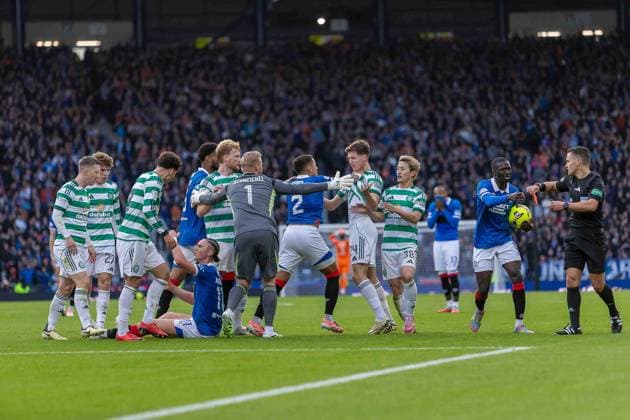 Celtic v Rangers Premier Sports Scottish League Cup 02 11 2025. Semi-Final Players from both sides clash following the sending oiff oif Thelo Aasgaard of Rangers FC during the UEFA Europa League 2025 26, Celtic FC vs Rangers FC, Hampden Park, Glasgow, Scotland, (day} November 2025 Hampden Park The National Stadium Glasgow Scotland Editorial use only , Copyright: xColinxPoultneyx PSI-23145-0011