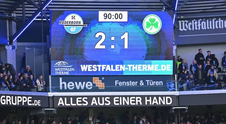 02 11 2025 Soccer season 2025 2026 2 Soccer Bundesliga 11 Matchday SC Paderborn 07 SCP SpVgg Greuther Fürth SGF Kleeblatt Sportfoto Zink xwoxzix DFL regulations prohibit any use of photographs as image sequences and or quasi video only for editorial use Final result on scoreboard after end of match