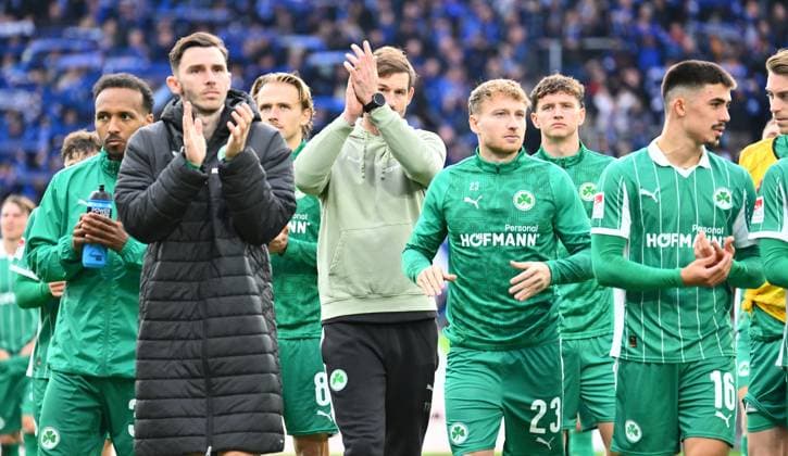 02 11 2025 Soccer Season 2025 2026 2 Soccer Bundesliga 11 Matchday SC Paderborn 07 SCP SpVgg Greuther Fürth SGF Kleeblatt Sportfoto Zink xwoxzix DFL regulations prohibit any use of photographs as image sequences and or quasi video only for editorial use Julian Green 37, SpVgg Greuther Fürth Branimir Hrgota 10, SpVgg Greuther Fürth Mathias Flaga Olesen 8, SpVgg Greuther Fürth Thomas Kleine Trainer SpVgg Greuther Fürth Jannik Dehm 23, SpVgg Greuther Fürth Jakob Engel 35,SpVgg Greuther Fürth Aaron Keller 16, SpVgg Greuther Fürth disappointed Disappointment after the end of the match