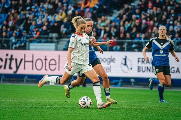 Google Pixel Womens Bundesliga Hamburger SV vs Eintracht Frankfurt, 02 11 2025 Rebecka Blomqvist Eintracht Frankfurt, 28 shoots on goal Soccer, Google Pixel Womens Bundesliga, 8 Matchday Hamburger SV vs Eintracht Frankfurt on 02 11 2025 at Volksparkstadion, Hamburg DFB DFL REGULATIONS PROHIBIT ANY USE OF PHOTOGRAPHS AS IMAGE SEQUENCES AND OR QUASI VIDEO Copyright: xBEAUTIFULxSPORTS Tonhäuserx