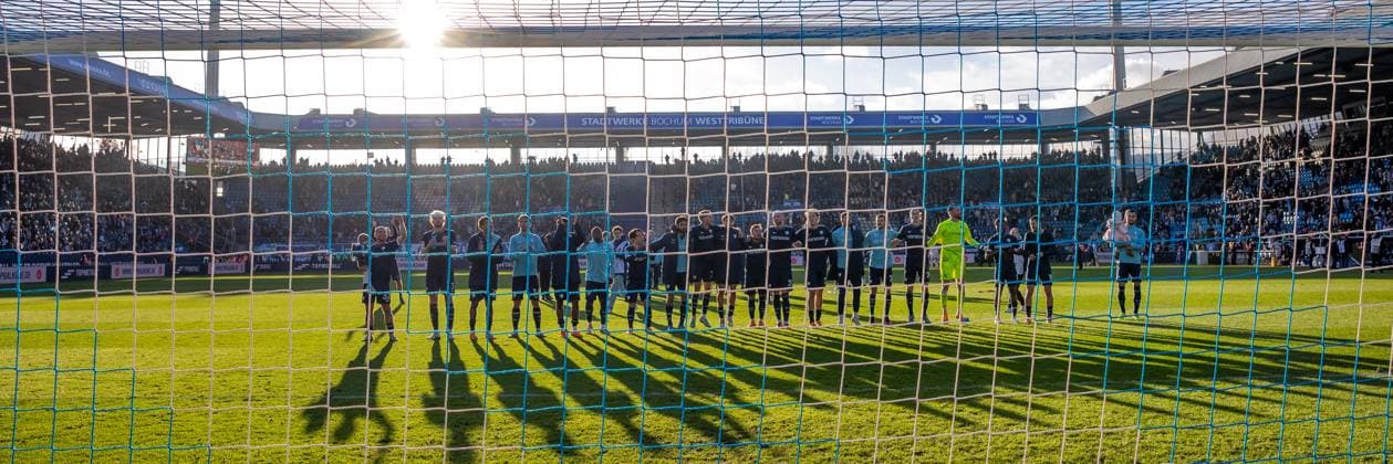 02 11 2025, 2 Bundesliga, Matchday 11, VfL Bochum 1848 1 FC Magdeburg, The VfL Bochum players celebrate with the fans, Bochum Vonovia Ruhrstadion NRW Germany xRHR PHOTO DEx Copyright: DennisxEwert RHR-FOTOx RHR-FOTO DE