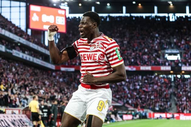 Sport, Soccer, Bundesliga Season 2025 2026 9 Matchday 1 FC Köln Hamburger SV 02 11 2025, RheinEnergieSTADION Goal celebration 1 FC Köln after the goal to 1 0 by Ragnar Ache 1 FC Köln, 9 the scorer is happy Köln RheinEnergieSTADION Nordrhein Westfalen Germany