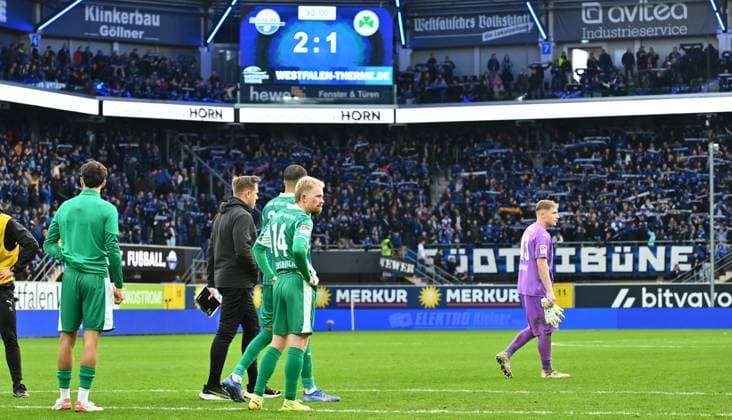 02 11 2025 Soccer Season 2025 2026 2 Soccer Bundesliga 11 Matchday SC Paderborn 07 SCP SpVgg Greuther Fürth SGF Kleeblatt Sportfoto Zink xwoxzix DFL regulations prohibit any use of photographs as image sequences and or quasi video only for editorial use Jakob Engel 35,SpVgg Greuther Fürth Nico Hildebrandt Goalkeeping coach SpVgg Greuther Fürth Jomaine Consbruch 14, SpVgg Greuther Fürth Silas Prüfrock 43, SpVgg Greuther Fürth disappointed Disappointment after the end of the match Final result on scoreboard