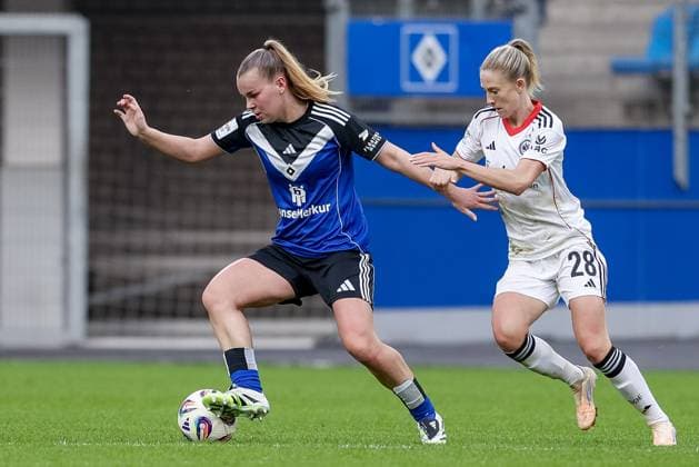 from left Svea Stoldt Hamburger SV, 8 and Rebecka Blomqvist Eintracht Frankfurt, 28 in a duel, dynamic, action, action, game scene, THE DFB REGULATIONS PROHIBIT ANY USE OF PHOTOGRAPHS AS IMAGE SEQUENCES AND OR QUASI VIDEO , 02 11 2025, Hamburg Germany , Football, Google Pixel Womens Bundesliga, Hamburger SV Eintracht Frankfurt xobx