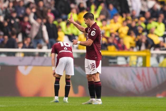 Torino™s Giovanni Simeone celebrates after scoring the 1-2 goal for his team during the Serie A soccer match between Torino Fc and Pisa at the Stadio Olimpico Grande Torino in Turin, north west Italy - November 2, 2025. - Soccer  Copyright: xFabioxFerrari LaPressex