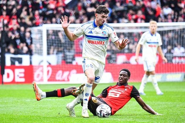 FOOTBALL : Stade Rennais vs RC Strasbourg - Ligue 1 - JournÃ e 11 - 02 11 2025 Joaquin Panichelli (RC Strasbourg) Djaoui Cisse (Stade Rennais) RennesFrance  Copyright: xBaptistexAutissierx