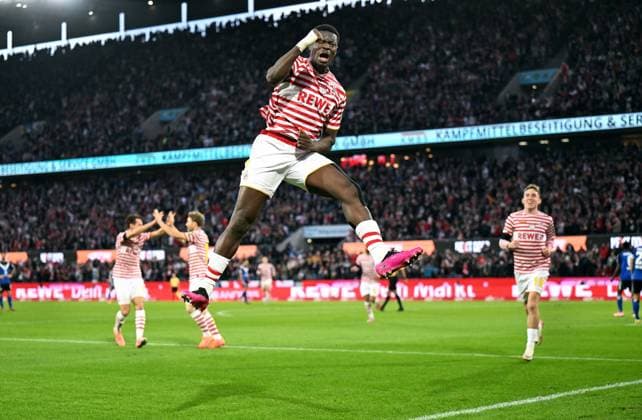 Football, Bundesliga, Germany, Men, Season 2025 2026, Matchday 9, Rhein Energie Stadion Köln, 1 FC Köln Hamburger SV cheers Ragnar Ache KOE after his goal for 1 0 cheers, joy, action