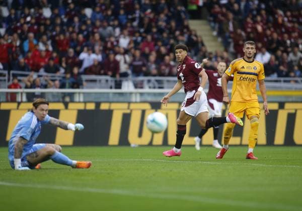 Che Adams of Torino FC during the Italian serie A, 2025-2026 season, football match between Torino FC and Pisa SC on 02 November 2025 at Stadio Olimpico Grande Torino, Turin, Italy. Photo Nderim Kaceli  Copyright: xNderimxKaceli IPAxSportx xipa-agency.netx xx IPA_67402469 IPA_Agency_IPA67402469