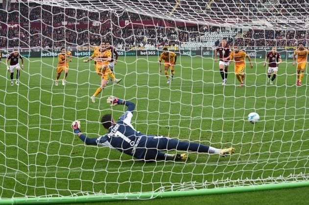 Foto IPP Massimo Rana Torino 02-11-2025 Calcio Campionato di Serie A 2025 2026 Torino-Pisa nella foto stefano moreo realizza il rigore Italy Photo Press - World Copyright italy ITALY  Copyright: xR4924_italyphotopressx