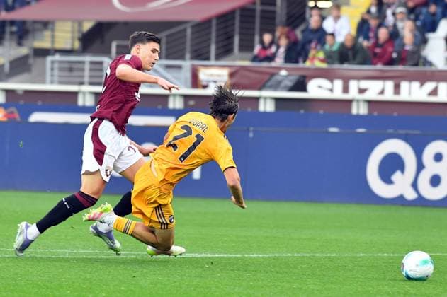 Foto IPP Massimo Rana Torino 02-11-2025 Calcio Campionato di Serie A 2025 2026 Torino-Pisa nella foto fallo di rigore per il pisa Italy Photo Press - World Copyright italy ITALY  Copyright: xR4924_italyphotopressx