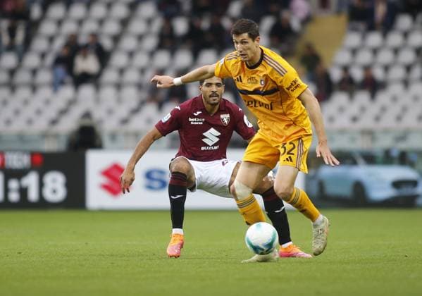 Stefano Moreo of Pisa SC during the Italian serie A, 2025-2026 season, football match between Torino FC and Pisa SC on 02 November 2025 at Stadio Olimpico Grande Torino, Turin, Italy. Photo Nderim Kaceli  Copyright: xNderimxKaceli IPAxSportx xipa-agency.netx xx IPA_67402524 IPA_Agency_IPA67402524