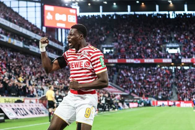 Sport, Soccer, Bundesliga Season 2025 2026 9 Matchday 1 FC Köln Hamburger SV 02 11 2025, RheinEnergieSTADION Goal celebration 1 FC Köln after the goal to 1 0 by Ragnar Ache 1 FC Köln, 9 the scorer is happy Köln RheinEnergieSTADION Nordrhein Westfalen Germany