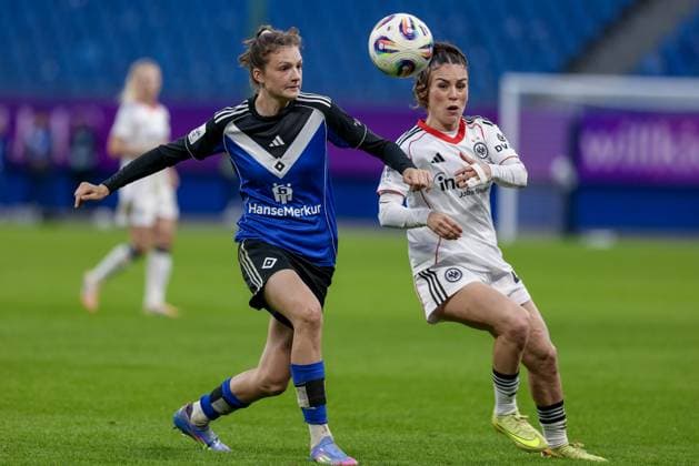 from left Lotta Wrede Hamburger SV, 32 and Ereleta Memeti Eintracht Frankfurt, 27 in a duel, dynamic, action, action, game scene, THE DFB REGULATIONS PROHIBIT ANY USE OF PHOTOGRAPHS AS IMAGE SEQUENCES AND OR QUASI VIDEO , 02 11 2025, Hamburg Germany , Football, Google Pixel Womens Bundesliga, Hamburger SV Eintracht Frankfurt xobx