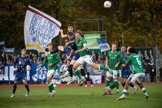 GER, Soccer, RLN, SV Werder Bremen II U23 vs VfB Oldenburg 02 11 2025, Platz 11, Bremen, GER, RLN, SV Werder Bremen II U23 vs VfB Oldenburg, DFL regulations prohibit any use of photographs as image sequences and or quasi video, in the picture in the Bremen penalty area Mats FACKLAM VfB Oldenburg 29 Marc SCHRÖDER SCHROEDER VfB Oldenburg 20 Cimo RÖCKER ROECKER SV Werder Bremen II U23 5 nordphotoxgmbhx xRojahn nph00310