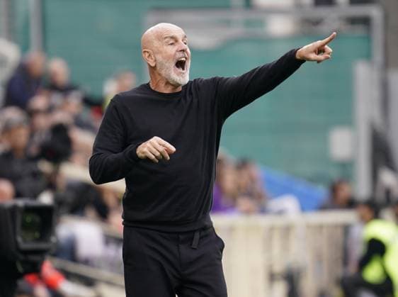 Fiorentina™s head coach Stefano Pioli reacts during the Serie A soccer match between Fiorentina and Lecce at the Artemio Franchi stadium in Florence, center of Italy - Sunday, November 02, 2025. - Soccer  Copyright: xMarcoxBucco LaxPressex