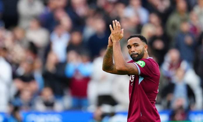 Callum Wilson of West Ham United applauds the Newcastle fans after being substituted West Ham United v Newcastle United, Premier League, Football, London Stadium, London, UK - 02 Nov 2025London London Stadium United Kingdom EDITORIAL USE ONLY No use with unauthorised audio, video, data, fixture lists, club league logos or live services. Online in-match use limited to 120 images, no video emulation. No use in betting, games or single club league player publications. Copyright: xJavierxGarcia Shutterstockx 15641474am