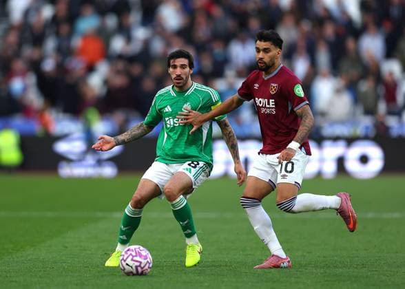 2nd November 2025; London Stadium, London, England; Premier League Football, West Ham United versus Newcastle United; Sandro Tonali of Newcastle United challenged by Lucas Paqueta of West Ham United  JohnxPatrickxFletcher