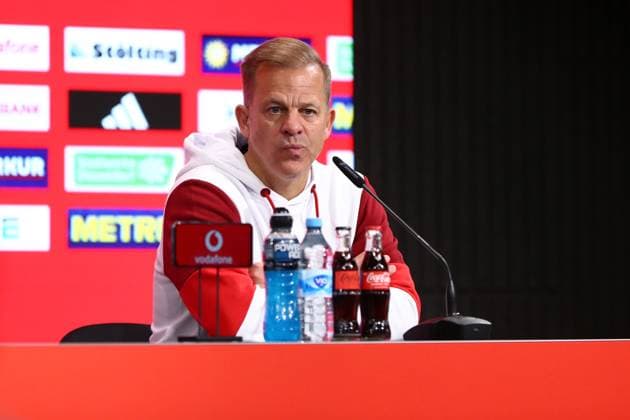 02 11 2025, xmohx, Soccer 2 Bundesliga, Fortuna Duesseldorf 1 FC Kaiserslautern v l Coach Markus Anfang Fortuna Duesseldorf at the press conference DFL DFB REGULATIONS PROHIBIT ANY USE OF PHOTOGRAPHS as IMAGE SEQUENCES and or QUASI VIDEO Duesseldorf