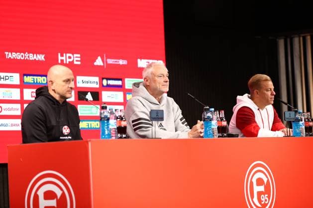 02 11 2025, xmohx, Soccer 2 Bundesliga, Fortuna Duesseldorf 1 FC Kaiserslautern v l Coach Torsten Lieberknecht 1 FC Kaiserslautern and Coach Markus Anfang Fortuna Duesseldorf at the press conference DFL DFB REGULATIONS PROHIBIT ANY USE OF PHOTOGRAPHS as IMAGE SEQUENCES and or QUASI VIDEO Duesseldorf