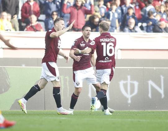 Ardian Ismajli of Torino FC and Giovanni Simeone of Torino FC celebrating after a goal during the Italian serie A, 2025-2026 season, football match between Torino FC and Pisa SC on 02 November 2025 at Stadio Olimpico Grande Torino, Turin, Italy. Photo Nderim Kaceli  Copyright: xNderimxKaceli IPAxSportx xipa-agency.netx xx IPA_67403255 IPA_Agency_IPA67403255