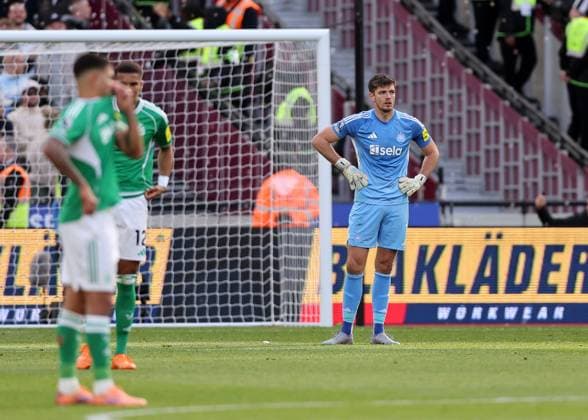 London, England, 2nd November 2025. Nick Pope of Newcastle looks on dejected after conceding during the West Ham United vs Newcastle United Premier League match at the London Stadium, London. Picture credit should read: David Klein Sportimage EDITORIAL USE ONLY. No use with unauthorised audio, video, data, fixture lists, club league logos or live services. Online in-match use limited to 120 images, no video emulation. No use in betting, games or single club league player publications. SPI_017_DK_West_Ham_Newcastle SPI-4255-0017