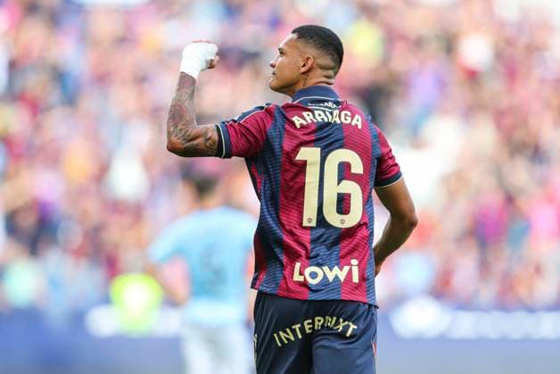November 2, 2025, Valencia, Valencia, SPAIN: Kervin Arriaga of Levante UD celebrates a goal during the Spanish league, LaLiga EA Sports, football match played between Levante UD and RC Celta at Ciutat de Valencia stadium on November 2, 2025, in Valencia, Spain. Valencia SPAIN - ZUMAa181 20251102_zaa_a181_022 Copyright: xIvanxTerronx