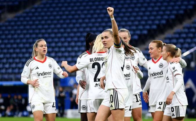 02 11 2025, xcex, GER, Hamburg, Volksparkstadion, Frauenfussball, 1 Bundesliga, DIE LIGA, Google Pixel Frauen Bundesliga, Saison 2025 2026, Spieltag 8, SGE, HSV, Hamburger SV Eintracht Frankfurt Frauen, Torjubel Eintracht Frankfurt, Jubel, Freude, Emotionen, goal celebration, Laura Freigang SGE bejubelt ihren Treffer zum 3 0, DFL regulations prohibit any use of photographs as image sequences and or quasi video