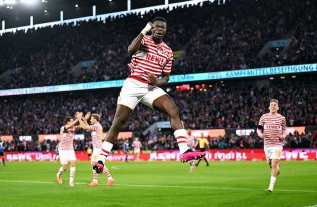 Football, Bundesliga, Germany, Men, Season 2025 2026, Matchday 9, Rhein Energie Stadion Köln, 1 FC Köln Hamburger SV cheers Ragnar Ache KOE after his goal for 1 0 cheers, joy, action