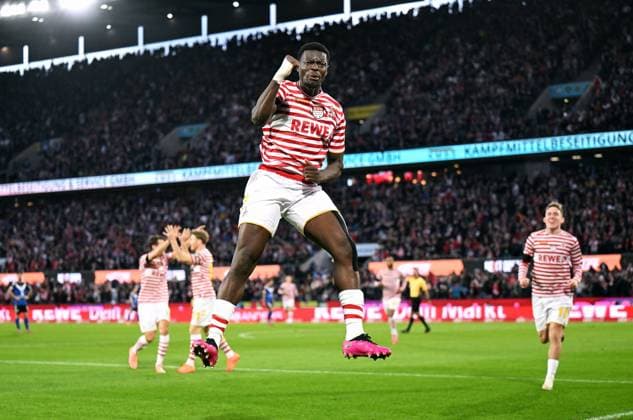 Football, Bundesliga, Germany, Men, Season 2025 2026, Matchday 9, Rhein Energie Stadion Köln, 1 FC Köln Hamburger SV cheers Ragnar Ache KOE after his goal for 1 0 cheers, joy, action