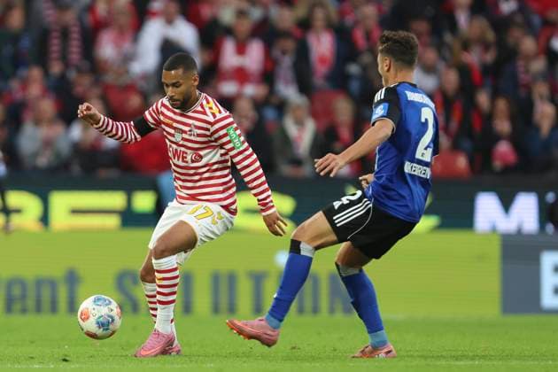 Linton Maina (1. FC Koeln) und William Mikelbrencis (Hamburger SV) im Zweikampf waehrend des spiels der Bundesliga zwischen 1. FC Köln und Hamburger SV, RheinEnergieSTADION am 02. November 2025 in Köln, Deutschland. (Foto von Oliver Kaelke DeFodi Images) +++ Linton Maina (1. FC Koeln) und William Mikelbrencis (Hamburger SV) battle for the ball during the Bundesliga match between 1. FC Köln and Hamburger SV at RheinEnergieSTADION on November 2, 2025 in Köln, Germany. (Photo by Oliver Kaelke DeFodi Images) DFL regulations prohibit any use of photographs as image sequences and or quasi-video. (Photo by Oliver Kaelke DeFodi Images) Linton Maina 1 FC Koeln and William Mikelbrencis Hamburger SV in a duel during the Bundesliga match between 1 FC Köln and Hamburger SV, RheinEnergieSTADION on November 02, 2025 in Köln, Germany Photo by Oliver Kaelke DeFodi Images Linton Maina 1 FC Koeln and William Mikelbrencis Hamburger SV battle for the ball during the Bundesliga match between 1 FC Köln and Hamburger SV at RheinEnergieSTADION on November 2, 2025 in Köln, Germany Photo by Oliver Kaelke DeFodi Images DFL regulations prohibit any use of photographs as image sequences and or quasi video Photo by Oliver Kaelke DeFodi Images
