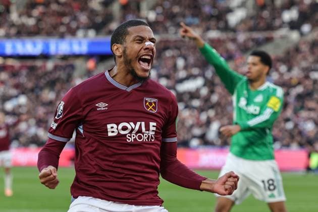 Premier League West Ham United v Newcastle United Jean-Clair Todibo of West Ham United reacts in front of the Newcastle fans during the Premier League match West Ham United vs Newcastle United at London Stadium, London, United Kingdom, 2nd November 2025 (Photo by Mark Cosgrove News Images) London London Stadium United Kingdom Copyright: xMarkxCosgrove NewsxImagesx