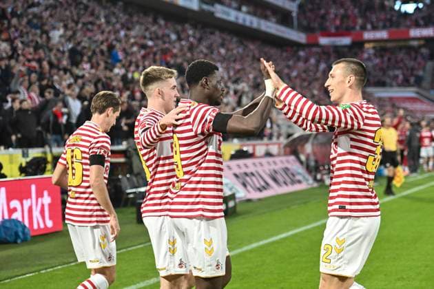 Ragnar Ache Koeln 9 celebrates after scoring the 1 0 goal with Kristoffer Lund Koeln 32 02 11 2025 Soccer 1 FC Koeln vs Hamburger SV, Rheinenergiestadion, Koeln, DFB DFL REGULATIONS PROHIBIT ANY USE OF PHOTOGRAPHS AS IMAGE SEQUENCES AND OR QUASI VIDEO Copyright: xpepphotox xHorstxMauelshagenx pep00321, pep_20251102_hm_187914