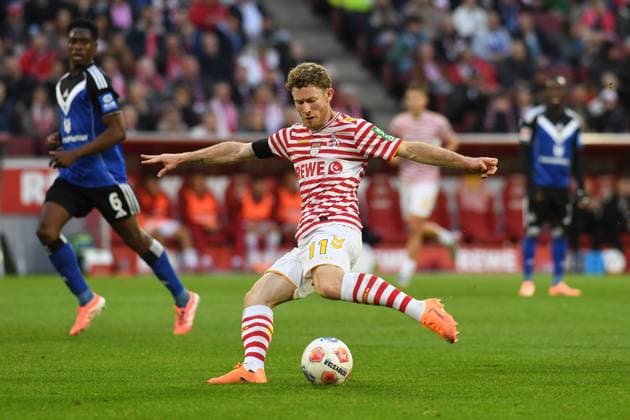 Florian Kainz (1. FC Koeln) in Aktion, am Ball, Einzelaktion waehrend des Spiels der Bundesliga zwischen 1. FC Köln und dem Hamburger SV, RheinEnergieSTADION am 02. November 2025 in Köln, Deutschland. (Foto von Ralf Treese DeFodi Images) +++ Florian Kainz (1. FC Koeln) controls the ball during the Bundesliga match between 1. FC Köln and Hamburger SV at RheinEnergieSTADION on November 2, 2025 in Köln, Germany. (Photo by Ralf Treese DeFodi Images) DFL regulations prohibit any use of photographs as image sequences and or quasi-video. (Photo by Ralf Treese DeFodi Images) Florian Kainz 1 FC Koeln in action, on the ball, single action during the Bundesliga match between 1 FC Köln and Hamburger SV, RheinEnergieSTADION on November 02, 2025 in Cologne, Germany Photo by Ralf Treese DeFodi Images Florian Kainz 1 FC Koeln controls the ball during the Bundesliga match between 1 FC Köln and Hamburger SV at RheinEnergieSTADION on November 2, 2025 in Köln, Germany Photo by Ralf Treese DeFodi Images DFL regulations prohibit any use of photographs as image sequences and or quasi video Photo by Ralf Treese DeFodi Images