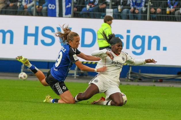Hamburg, Germany 02 November 2025 1 BL Women 2025 2026 Hamburger SV vs Eintracht Frankfurt Pictured from left in duel Victoria Schulz HSV and Nicole Anyomi Frankfurt DFB regulations prohibit any use of photographs as image sequences and or quasi video Volksparkstadion Hamburg Copyright: xFotostandx xFantinix