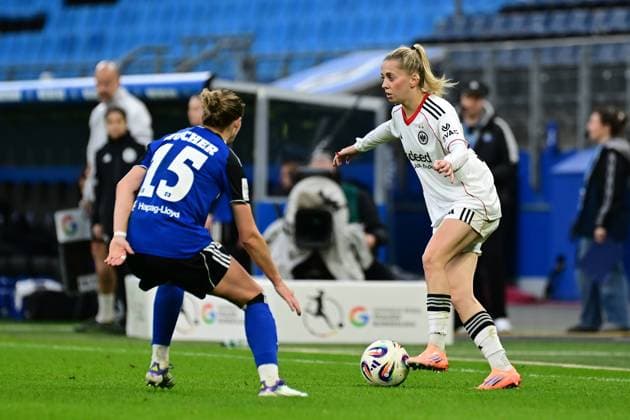 Soccer I Women I Season 2025 2026 I Bundesliga I 8 Matchday I Hamburger SV Eintracht Frankfurt I 02 11 2025 Annalena Carolina Wucher 15, Hamburger SV Nina Lührßen 11, Eintracht Frankfurt Hamburg Volkspark, Volksparkstadion, Stadion, Volkspark Stadion Hamburg Germany Copyright: xLobeca FelixxSchlikisx