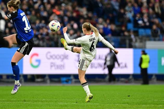 Soccer I Women I Season 2025 2026 I Bundesliga I 8 Matchday I Hamburger SV Eintracht Frankfurt I 02 11 2025 Elisa Senß 6, Eintracht Frankfurt Hamburg Volkspark, Volksparkstadion, Stadion, Volkspark Stadion Hamburg Germany Copyright: xLobeca FelixxSchlikisx