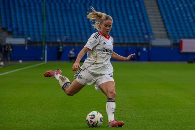 Hamburg, Germany 02 November 2025 1 BL Women 2025 2026 Hamburger SV vs Eintracht Frankfurt Im Bild Nadine Riesen Frankfurt DFB regulations prohibit any use of photographs as image sequences and or quasi video Volksparkstadion Hamburg Copyright: xFotostandx xFantinix