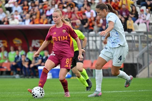 Soccer, match Serie A Women s AS Roma v FC Inter Kathrine Moller Kuhl of AS Roma ,Caroline Pleidrup of Inter during the match Serie A Women s AS Roma v FC Inter at The Fontane stadium in Rome, Italy, Nov 02nd, 2025. Imago-Images Emmefoto Copyright: xImago-Images Emmefotox
