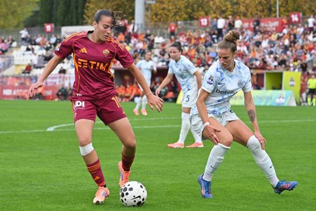 Soccer, match Serie A Women s AS Roma v FC Inter Alice Corelli of AS Roma,Martina Tomaselli of Inter during the match Serie A Women s AS Roma v FC Inter at The Fontane stadium in Rome, Italy, Nov 02nd, 2025. Imago-Images Emmefoto Copyright: xImago-Images Emmefotox